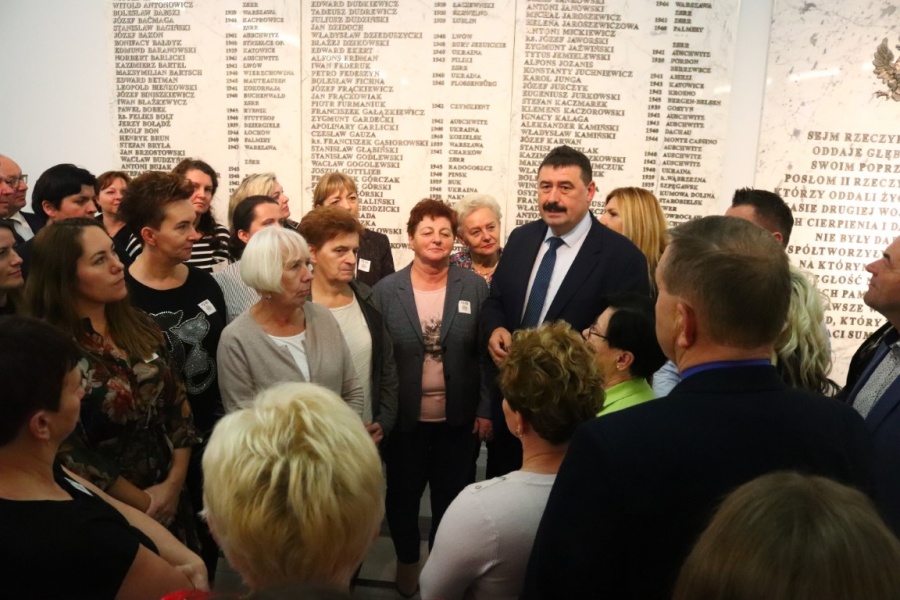 Przedstawicielki KGW i strażacy pojechali do sejmu. Zwiedzili też ministerstwo rolnictwa