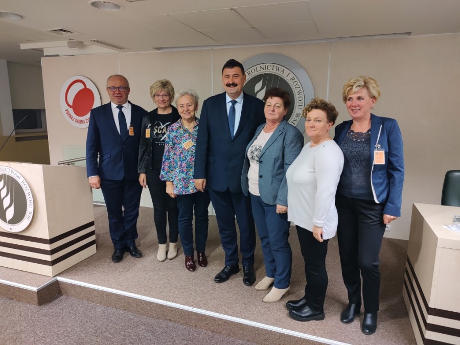 Przedstawicielki KGW i strażacy pojechali do sejmu. Zwiedzili też ministerstwo rolnictwa