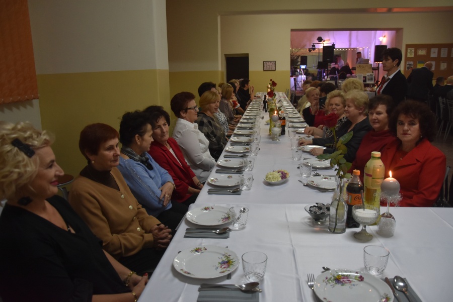 KRÓLESTWO GOSPODYŃ. Złego nie pamiętamy, dobrem się dzielimy