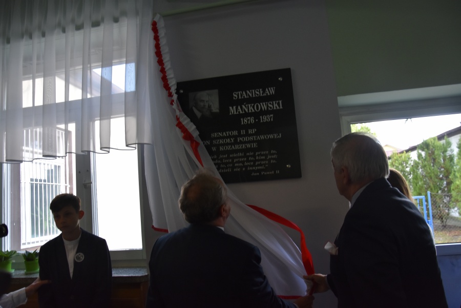 Senator, społecznik, organizator życia. Szkoła w Kozarzewie nosi imię Stanisława Mańkowskiego