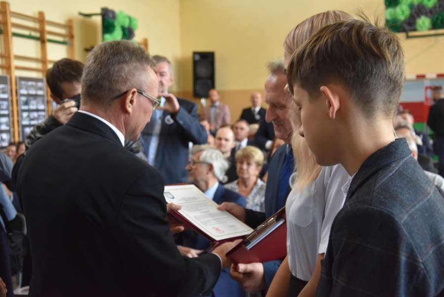 Senator, społecznik, organizator życia. Szkoła w Kozarzewie nosi imię Stanisława Mańkowskiego