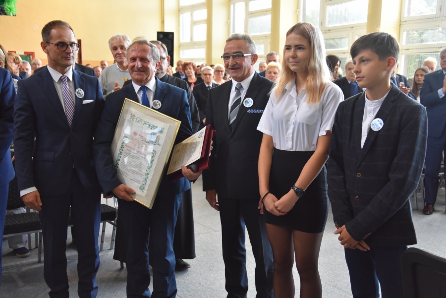 Senator, społecznik, organizator życia. Szkoła w Kozarzewie nosi imię Stanisława Mańkowskiego