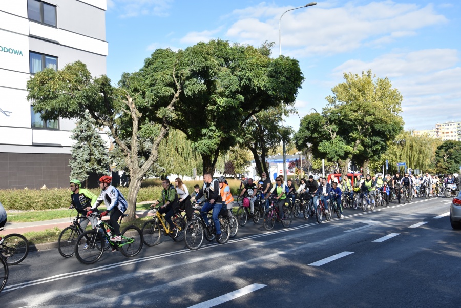 Konińska Masa Rowerzystów. Ponad pięciuset cyklistów pokonało trasę ulicami miasta