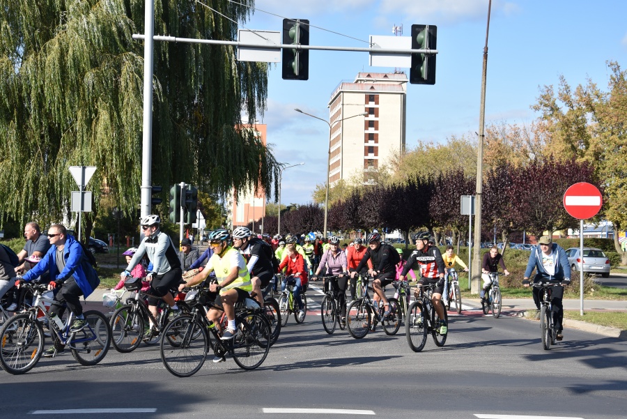 Konińska Masa Rowerzystów. Ponad pięciuset cyklistów pokonało trasę ulicami miasta