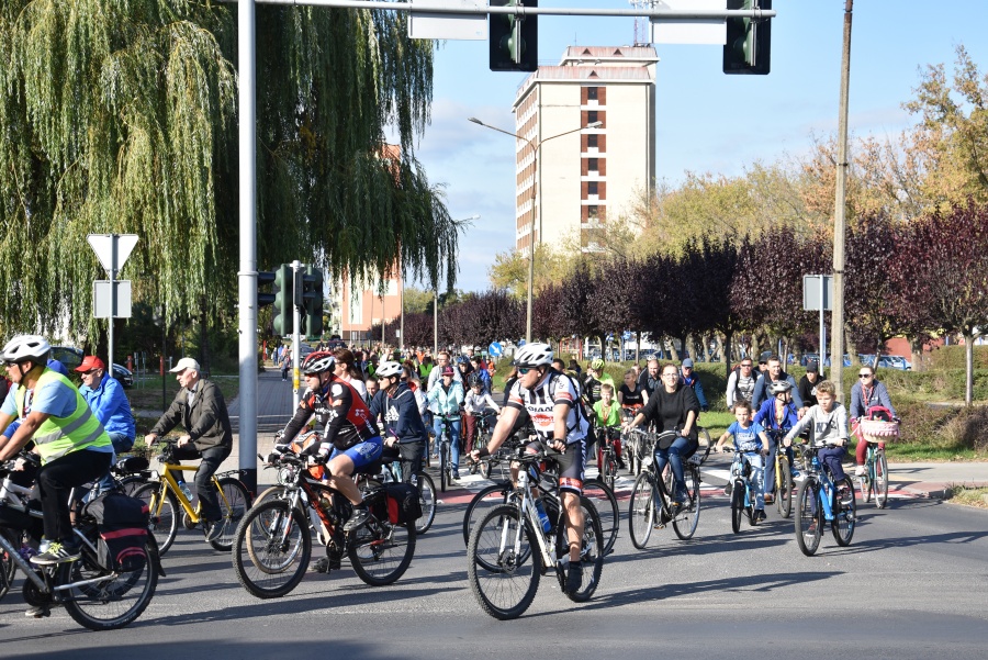 Konińska Masa Rowerzystów. Ponad pięciuset cyklistów pokonało trasę ulicami miasta