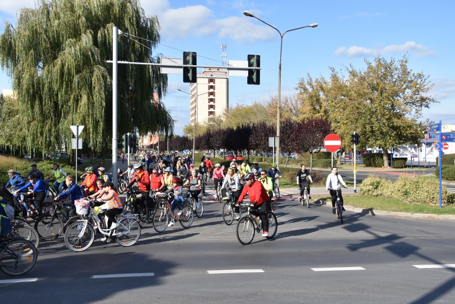 Konińska Masa Rowerzystów. Ponad pięciuset cyklistów pokonało trasę ulicami miasta
