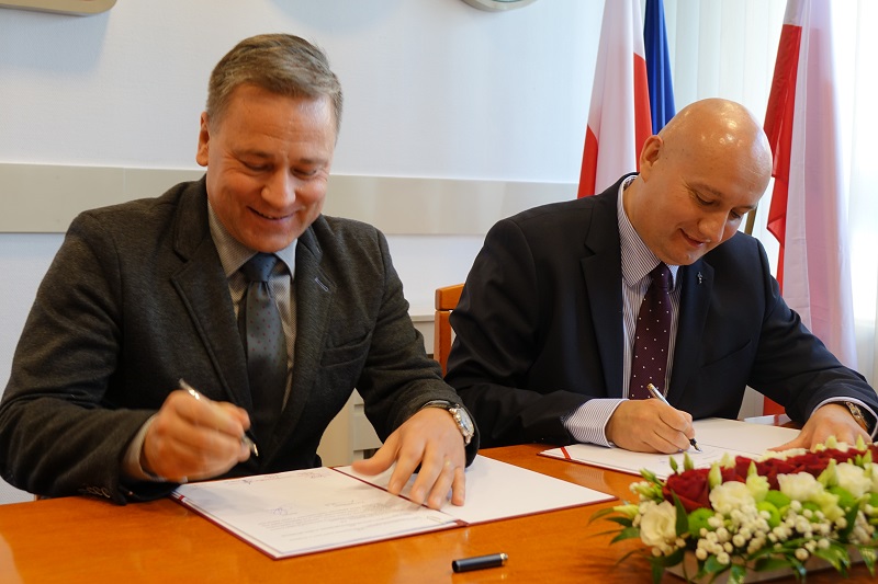 Samorządy podpisały z wojewodą umowy na drogi. Co z ulicą Leśną w Koninie? Będzie nieco później
