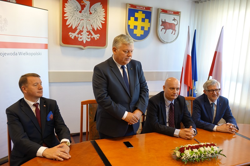 Samorządy podpisały z wojewodą umowy na drogi. Co z ulicą Leśną w Koninie? Będzie nieco później