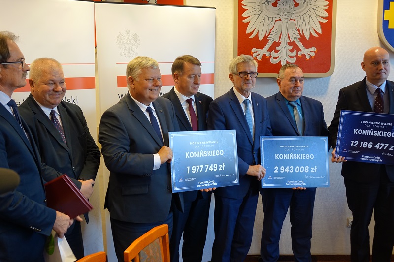 Samorządy podpisały z wojewodą umowy na drogi. Co z ulicą Leśną w Koninie? Będzie nieco później
