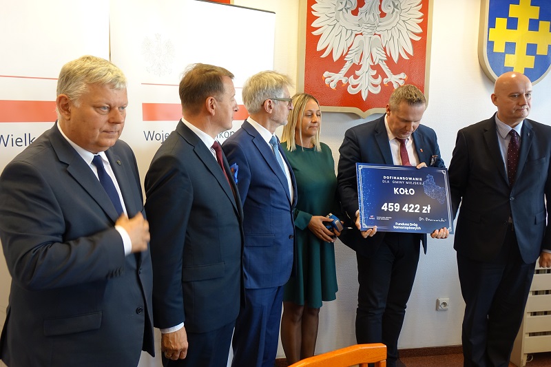Samorządy podpisały z wojewodą umowy na drogi. Co z ulicą Leśną w Koninie? Będzie nieco później