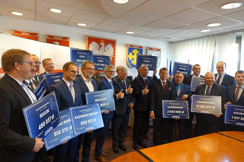 Samorządy podpisały z wojewodą umowy na drogi. Co z ulicą Leśną w Koninie? Będzie nieco później