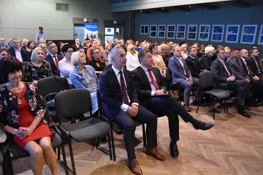„Razem zbudujemy szkoły naszych marzeń”. Świętują nauczyciele i pracownicy oświaty