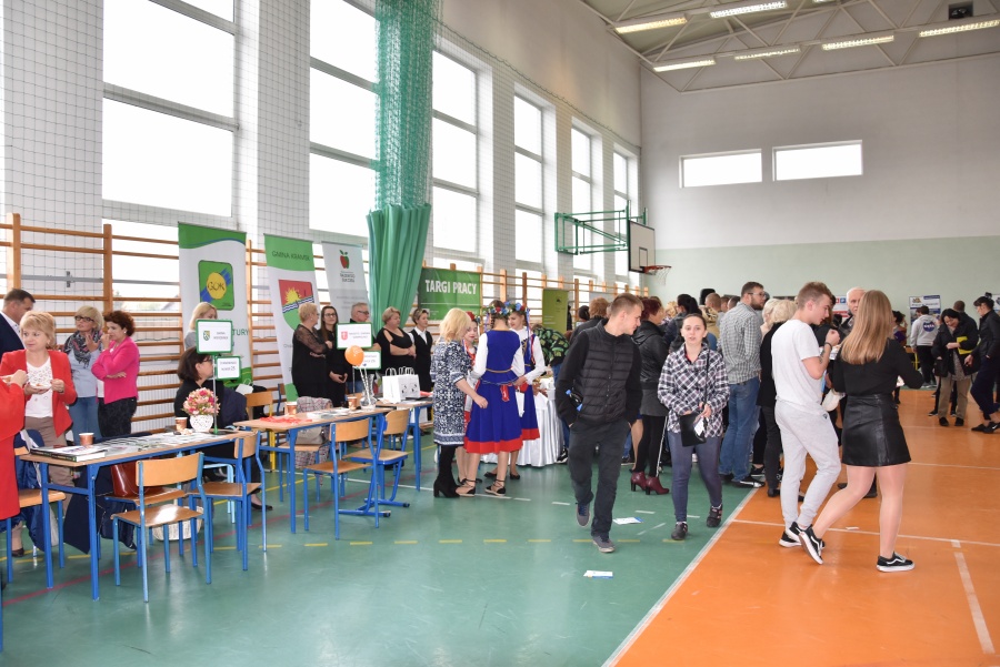 Targi Pracy w Wysokiem. Kolejki po oferty i porady
