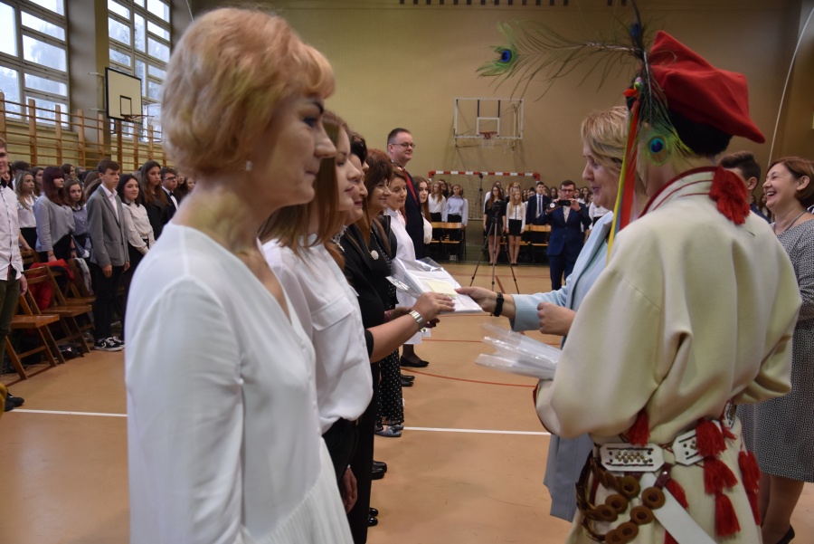 Uroczyście w I LO. Dziś świętowali nauczyciele i uczniowie