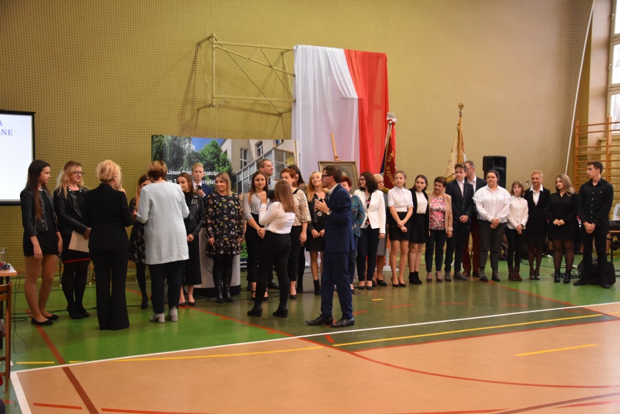 Uroczyście w I LO. Dziś świętowali nauczyciele i uczniowie