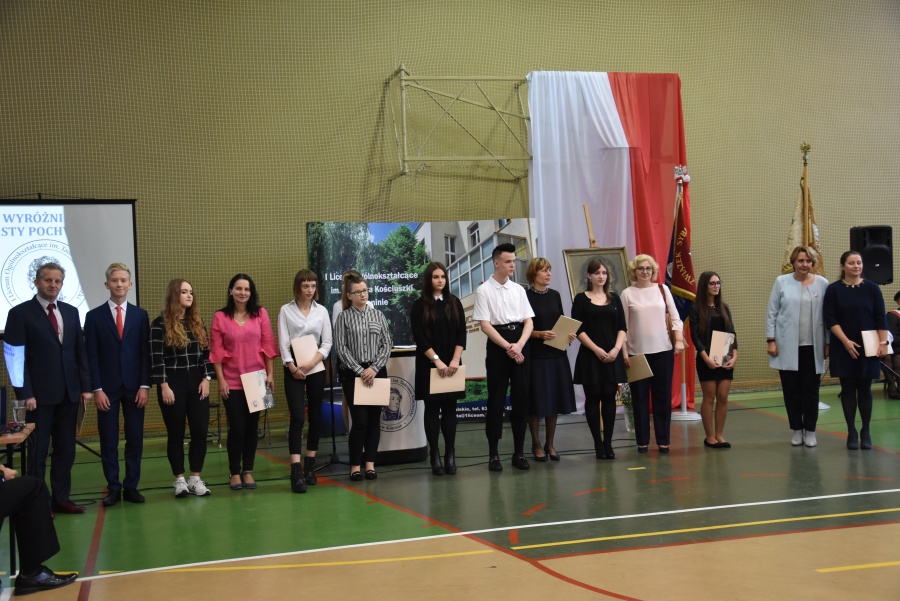 Uroczyście w I LO. Dziś świętowali nauczyciele i uczniowie
