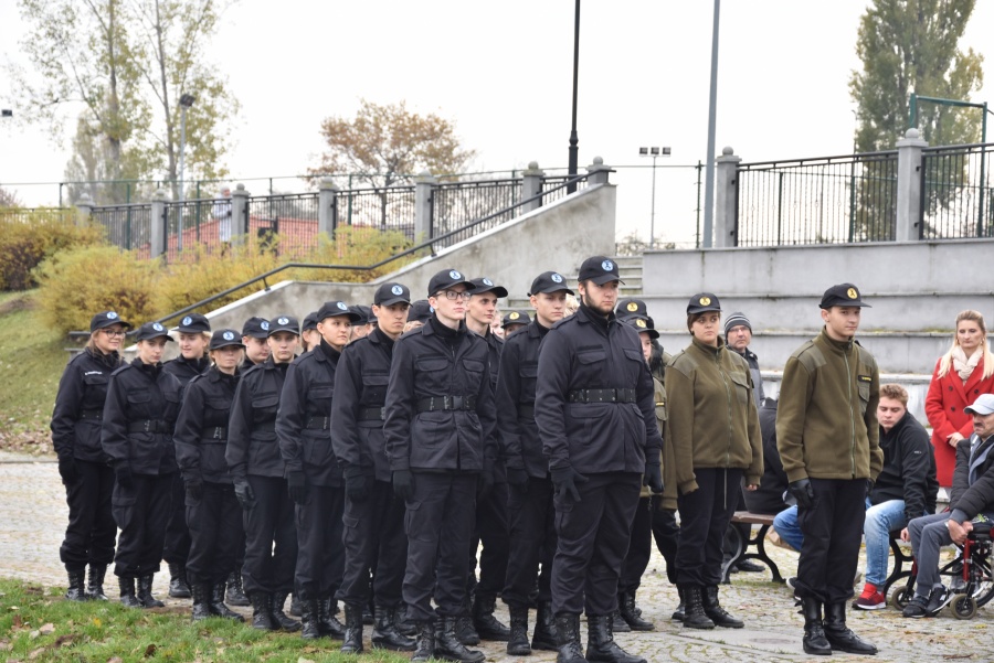 101-metrowa flaga na 101 lat niepodległości. Patriotycznie z Fundacją „Mielnica”