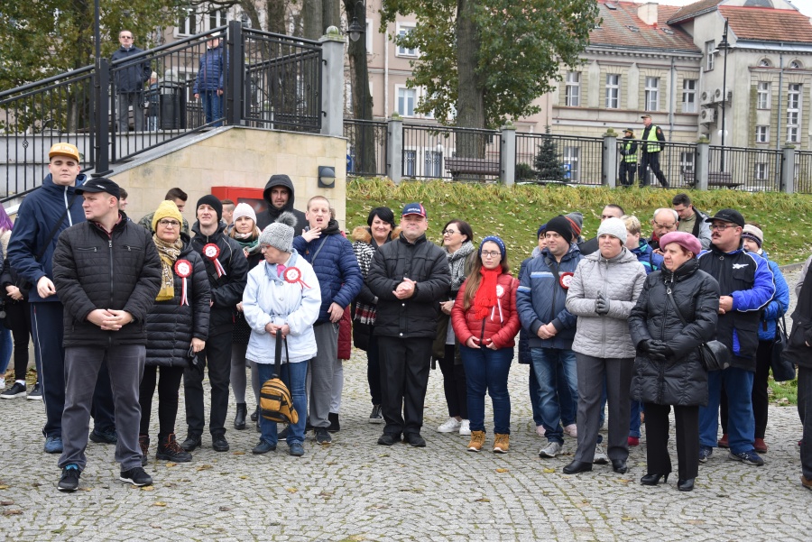101-metrowa flaga na 101 lat niepodległości. Patriotycznie z Fundacją „Mielnica”