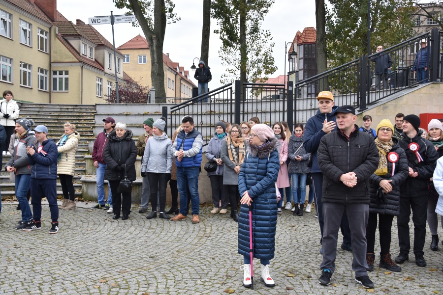 101-metrowa flaga na 101 lat niepodległości. Patriotycznie z Fundacją „Mielnica”