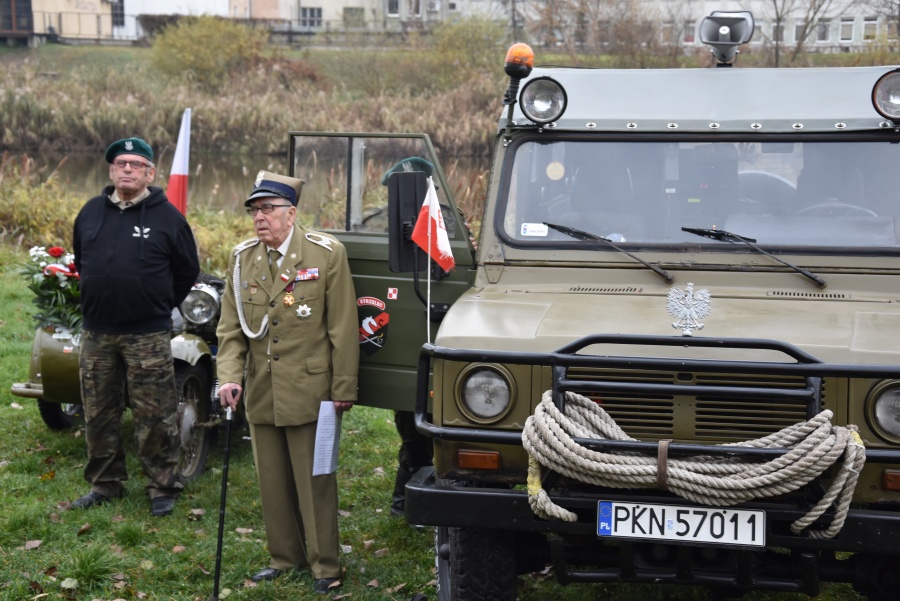 101-metrowa flaga na 101 lat niepodległości. Patriotycznie z Fundacją „Mielnica”