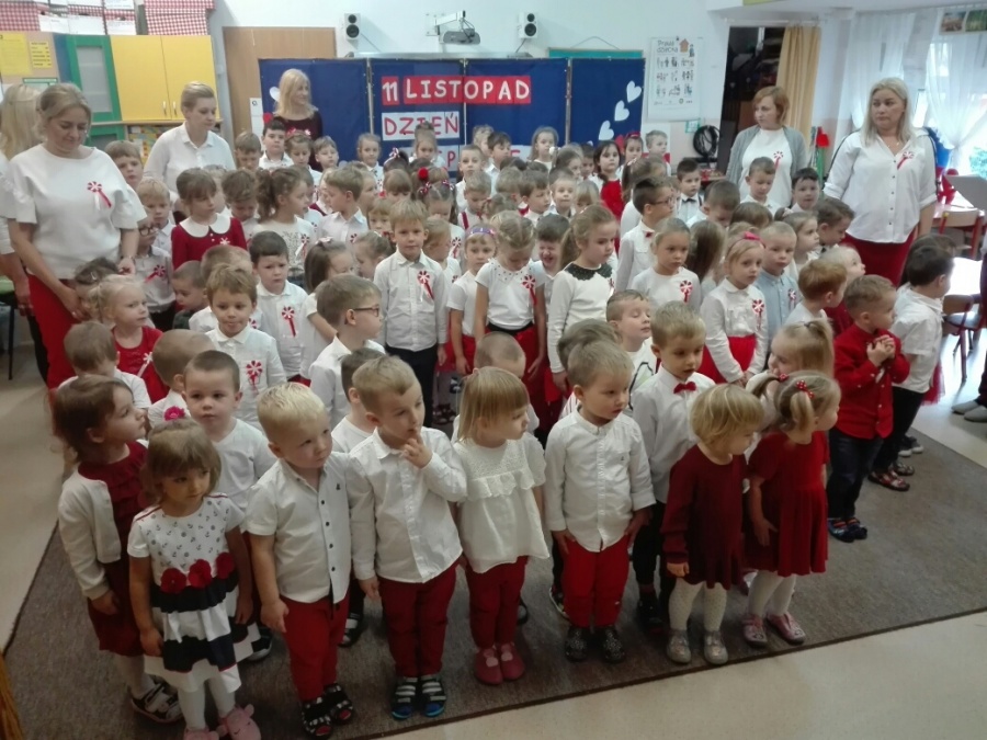 Przedszkole do hymnu. Także najmłodsi świętują niepodległość