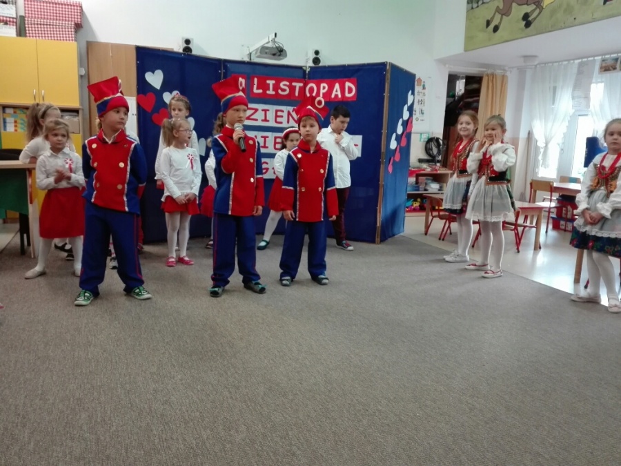 Przedszkole do hymnu. Także najmłodsi świętują niepodległość