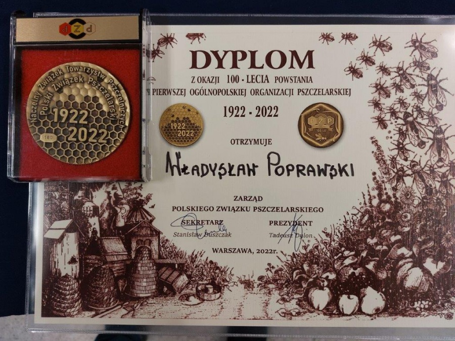 Odznaczenia i dyplomy dla pszczelarzy za dotychczasową pracę i zaangażowanie