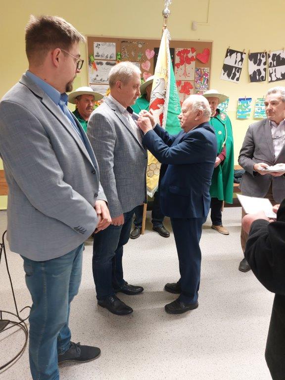 Odznaczenia i dyplomy dla pszczelarzy za dotychczasową pracę i zaangażowanie