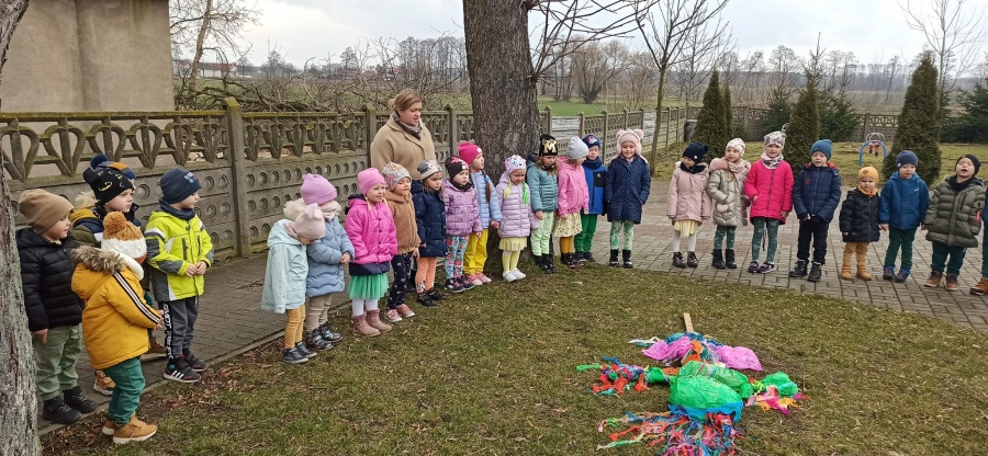 Przedszkolaki pożegnały zimę i przywitały wiosnę