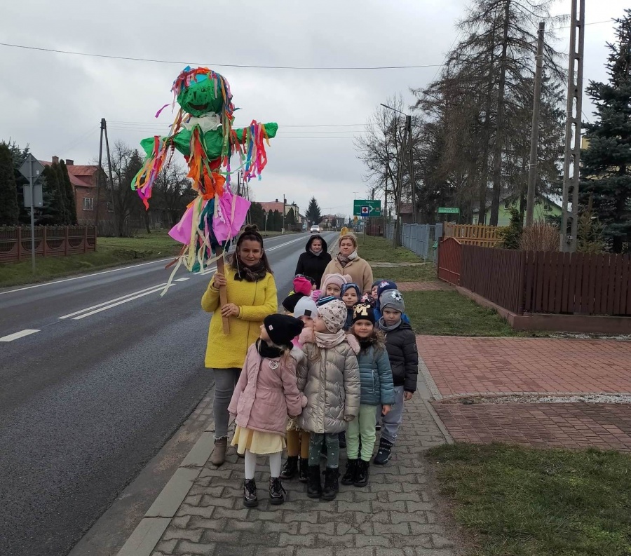 Przedszkolaki pożegnały zimę i przywitały wiosnę