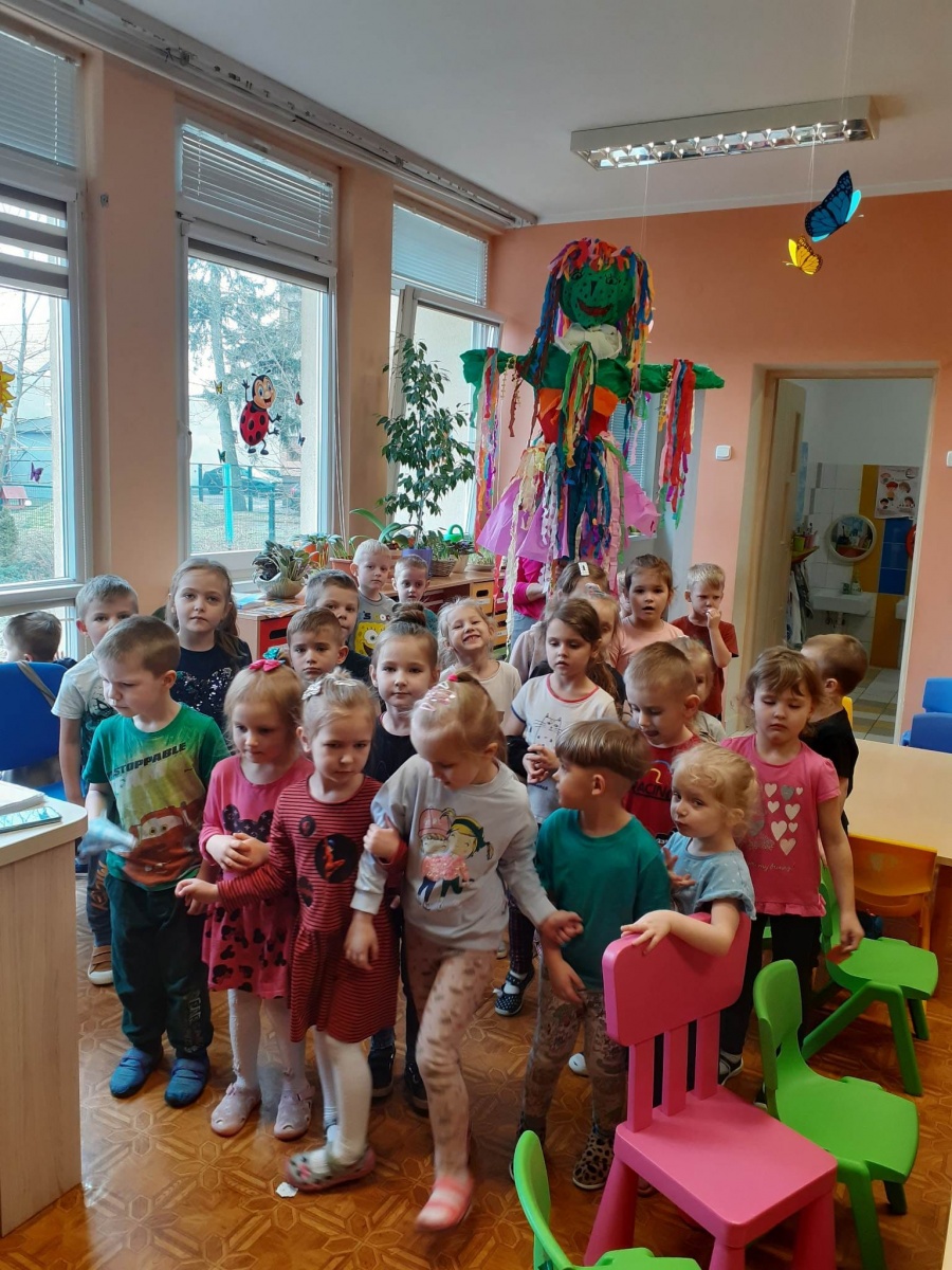 Przedszkolaki pożegnały zimę i przywitały wiosnę