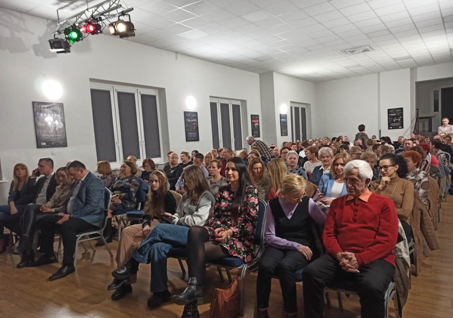 Owacje na stojąco podczas koncertu w teatrze