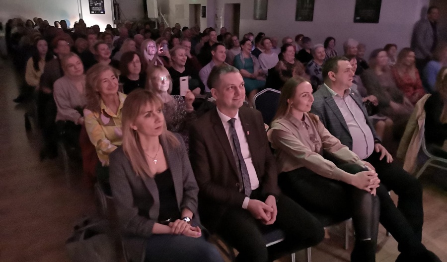 Owacje na stojąco podczas koncertu w teatrze