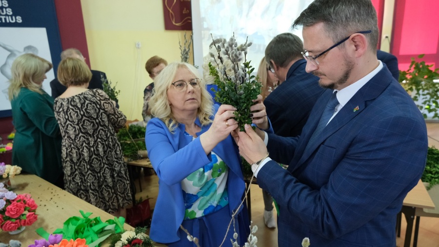 W Kramsku tradycja ciągle żywa. Wybijanie żuru z kulinarnym mistrzem