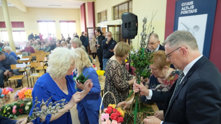 W Kramsku tradycja ciągle żywa. Wybijanie żuru z kulinarnym mistrzem