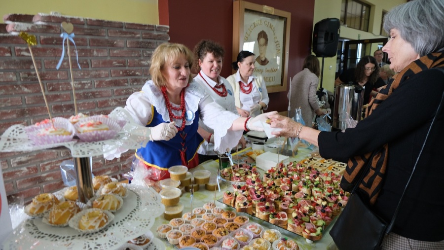W Kramsku tradycja ciągle żywa. Wybijanie żuru z kulinarnym mistrzem