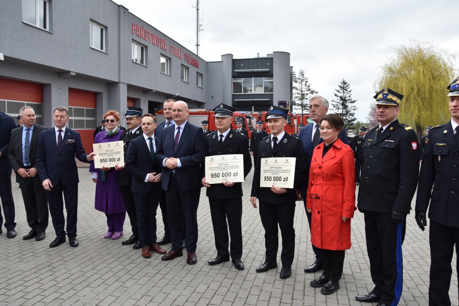 „Bez OSP system bezpieczeństwa nie byłby tak sprawny”. 21 jednostek dostało promesy na zakup wozów