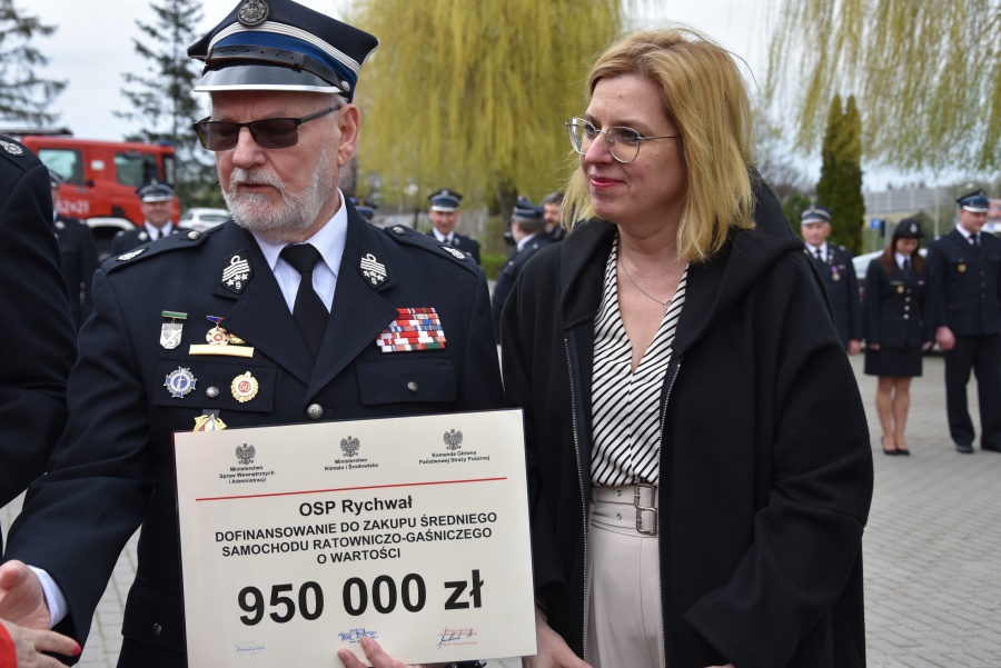 „Bez OSP system bezpieczeństwa nie byłby tak sprawny”. 21 jednostek dostało promesy na zakup wozów