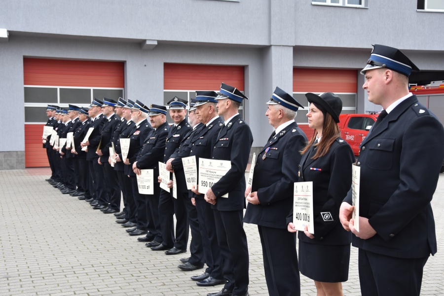 „Bez OSP system bezpieczeństwa nie byłby tak sprawny”. 21 jednostek dostało promesy na zakup wozów