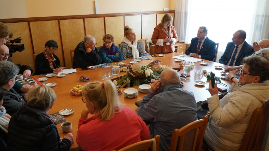 Przylecieli zza oceanu, Wielkiej Brytanii i Izraela. Potomkowie przedeckich Żydów z wizytą