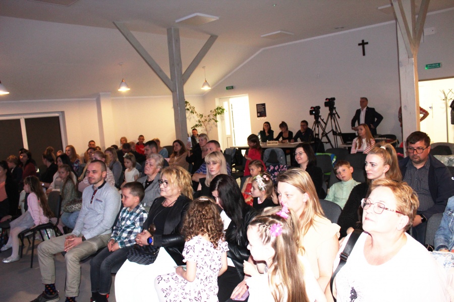 Śpiewają i malują w Centrum Kultury