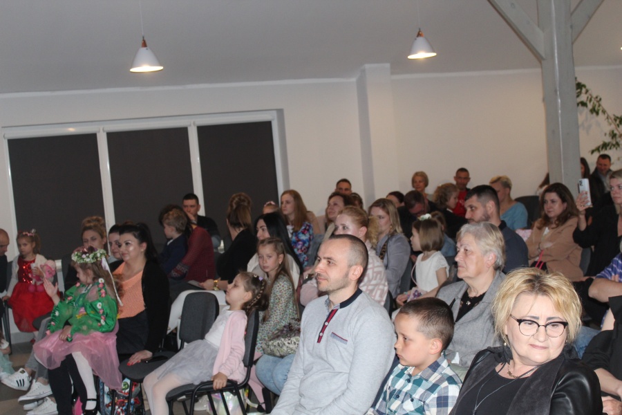 Śpiewają i malują w Centrum Kultury