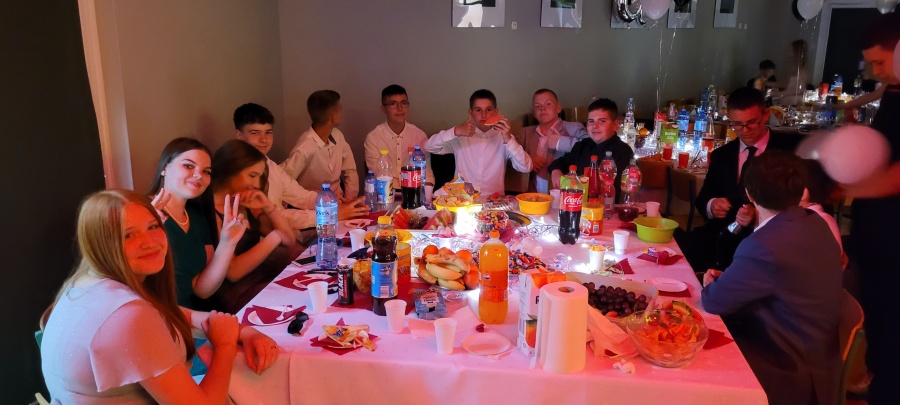  „Bal na finiszu” dla ósmoklasistów. Zatańczyli nie tylko poloneza