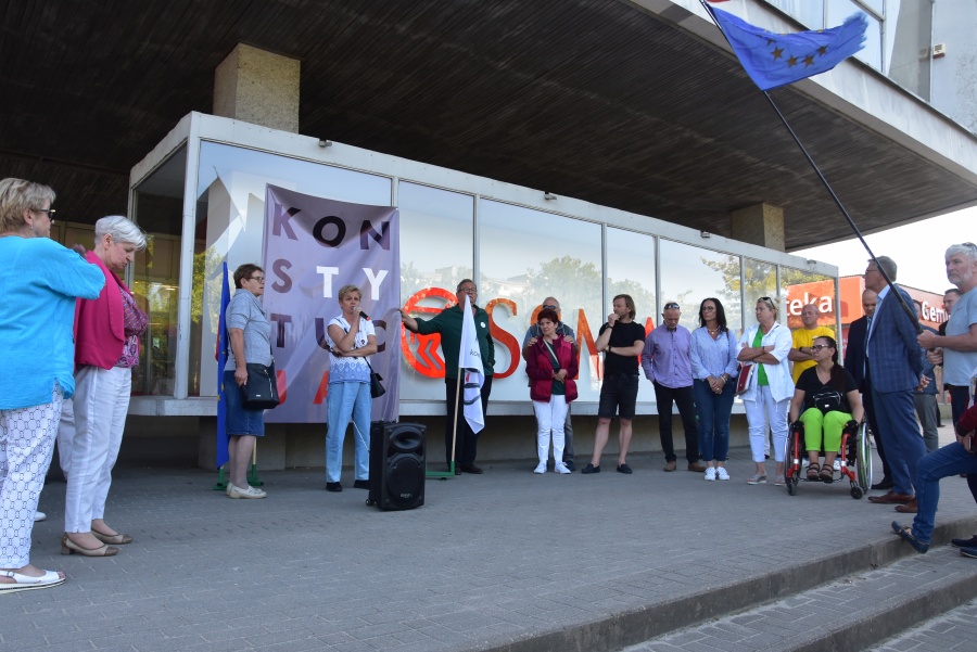 „Chcą wyciąć całą opozycję”. Protestowali przeciw ustawie „Lex Tusk”