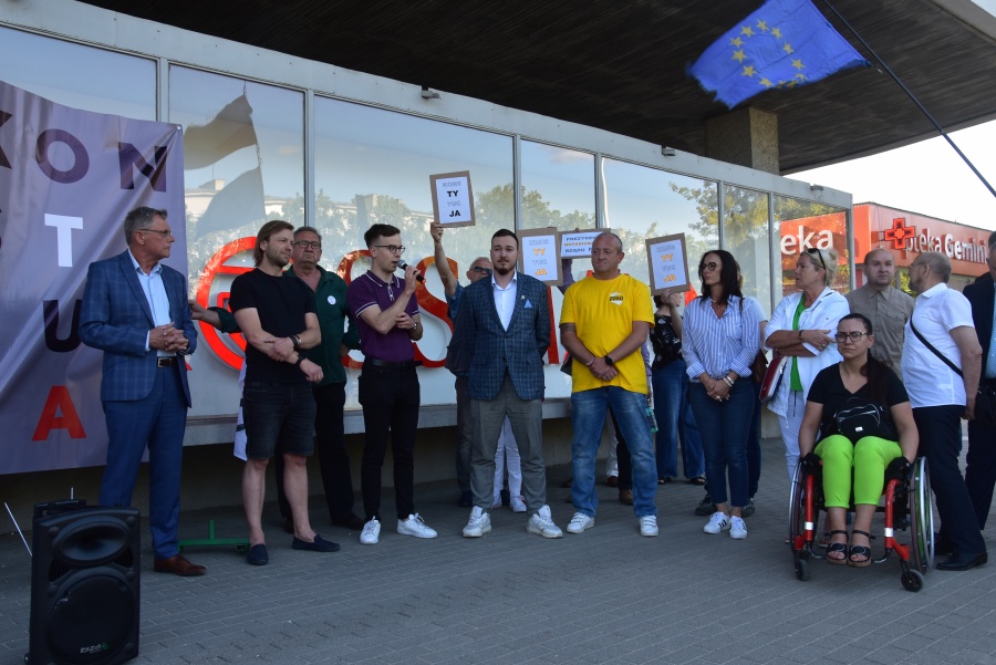 „Chcą wyciąć całą opozycję”. Protestowali przeciw ustawie „Lex Tusk”