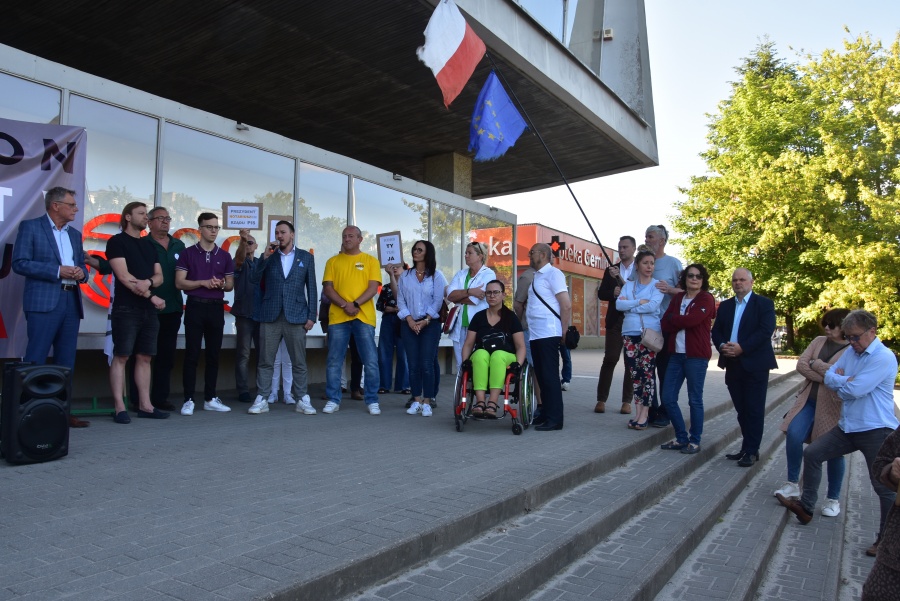 „Chcą wyciąć całą opozycję”. Protestowali przeciw ustawie „Lex Tusk”