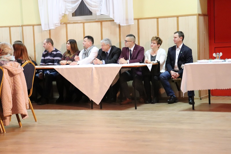 Mieszkańcy znaleźli czas, by podzielić się opłatkiem i złożyć sobie świąteczne życzenia