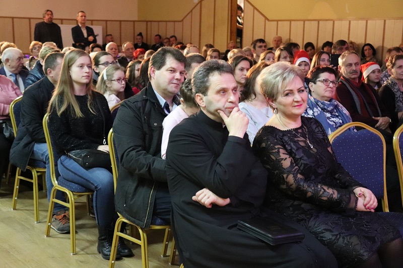 Mieszkańcy znaleźli czas, by podzielić się opłatkiem i złożyć sobie świąteczne życzenia