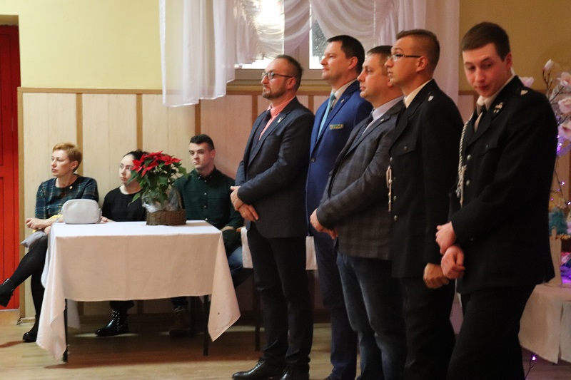 Mieszkańcy znaleźli czas, by podzielić się opłatkiem i złożyć sobie świąteczne życzenia