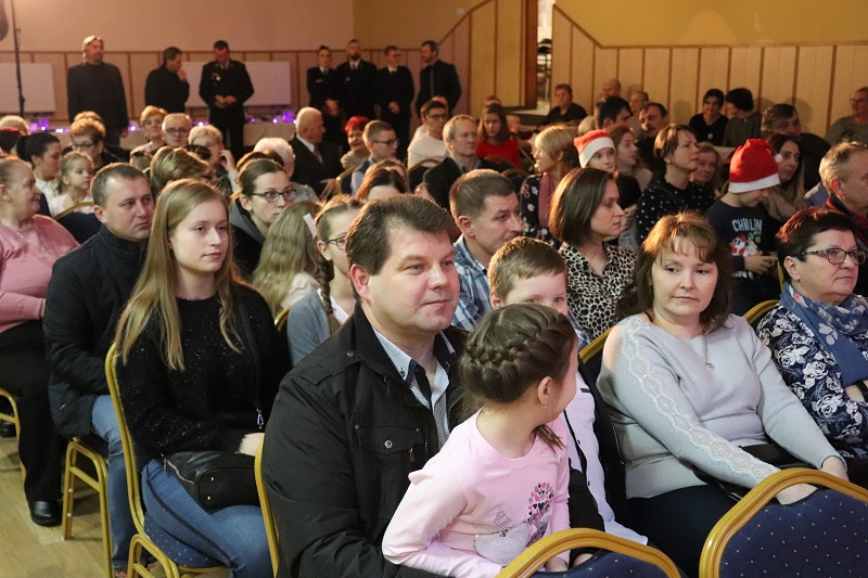 Mieszkańcy znaleźli czas, by podzielić się opłatkiem i złożyć sobie świąteczne życzenia